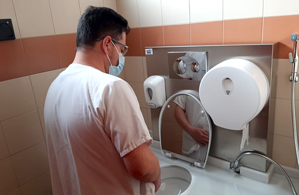 El hospital Rafael Mndez instala un bao adaptado para pacientes ostomizados 